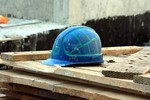 В Твери рабочий разбился, упав с высоты девятого этажа