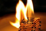 В Твери при пожаре в квартире мужчина получил 85% ожогов тела