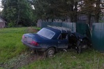 В Тверской области пьяный водитель на легковушке влетел в забор