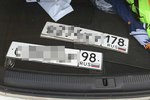 Под Тверью задержали иномарку с двумя комплектами госрегзнаков