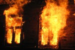 Два человека погибли при пожаре в жилом доме в Твери