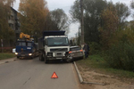 Водитель грузовика, выехавший на встречную полосу, спровоцировал аварию в Твери 