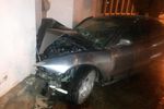 На площади Гагарина в Твери иномарка врезалась в здание