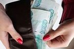 В Твери 29-летняя местная жительница украла у знакомой деньги и сотовый телефон