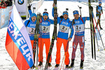 Россия выиграла мужскую эстафету на чемпионате мира по биатлону под флагом с надписью «Бежецк»